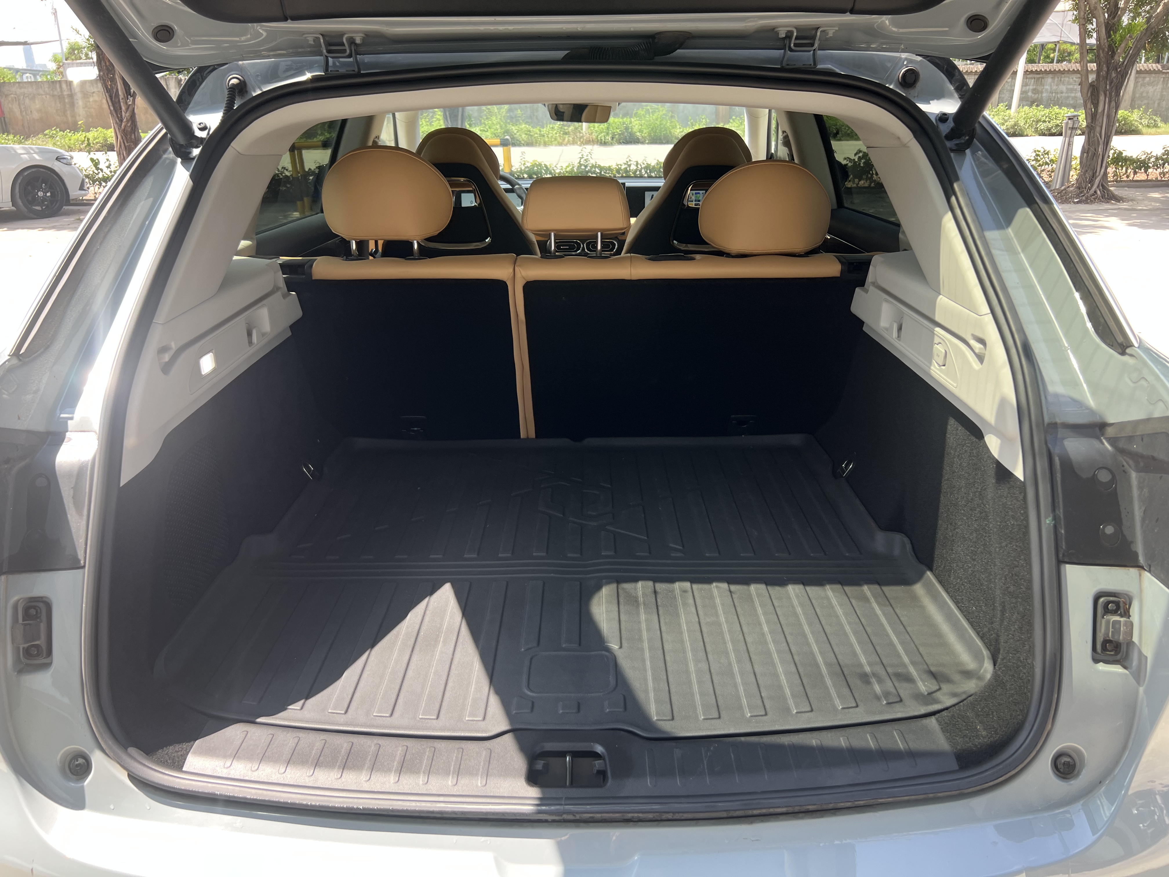 C11 Extended Range 300 Premium Edition + Leather Optional Package